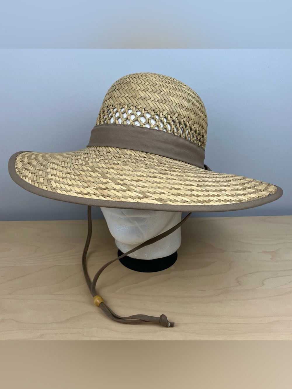 Gold Coast Sunwear Women’s Wide Brim Sun Hat Size S/M Woven Straw With Strap
